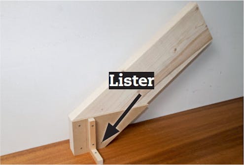 Bygge trapp: Listene i bunn og sider til stusstrinnet sitter slik Bygge trapp: Listene i bunn og sider til stusstrinnet sitter slik